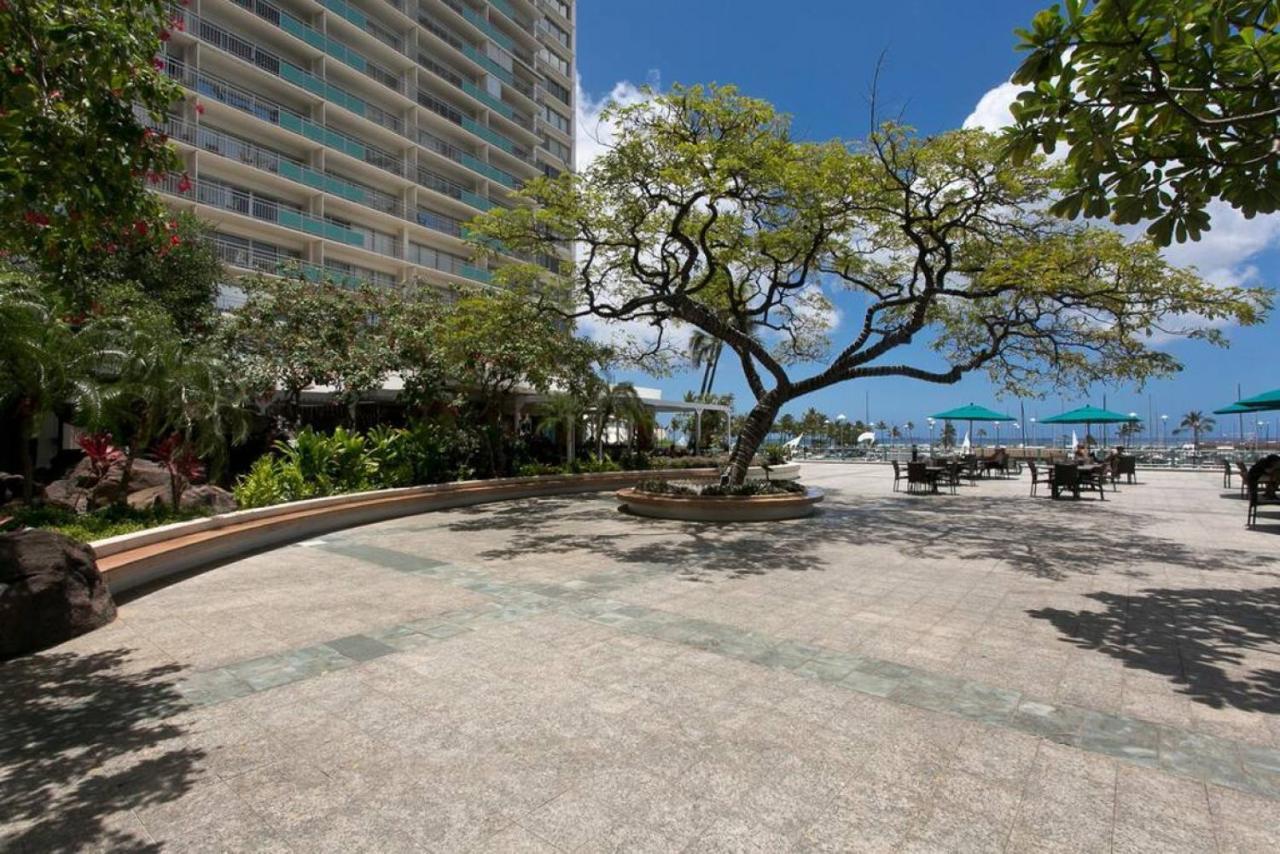 Ilikai Apt 308 - Spacious Studio With Stunning Ocean & Harbor Views Honolulu Kültér fotó